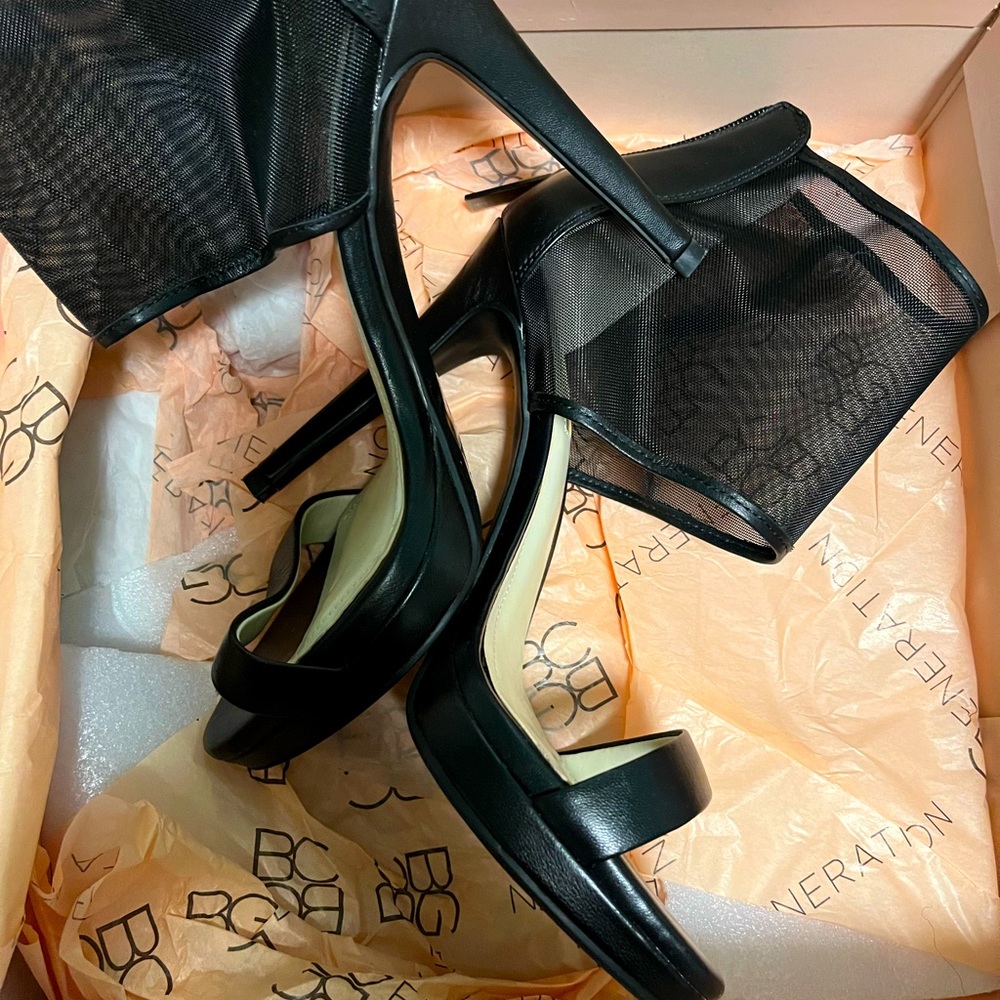 BCBG Black Mesh Heels🔥🔥